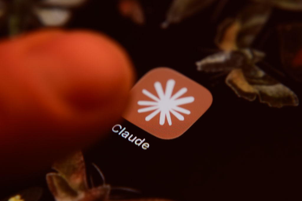 Anthropic’s Claude AI surpasses ChatGPT in complex reasoning and privacy