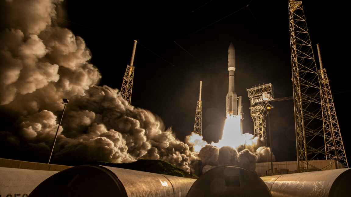 Atlas V: Наследие на грани завершения