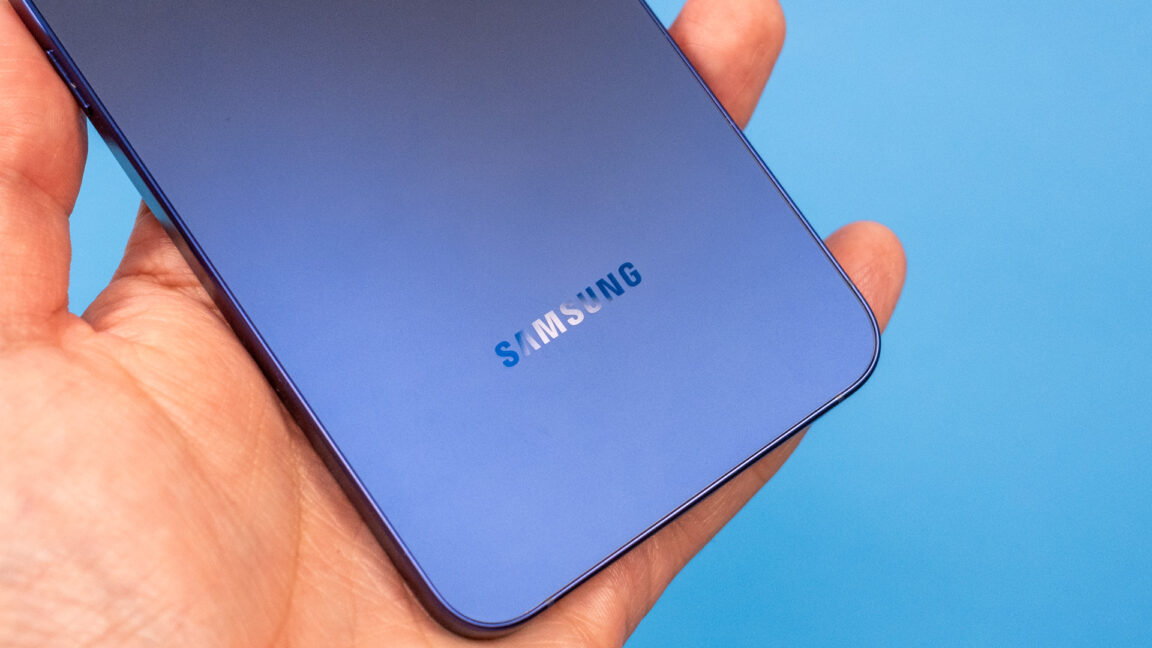 Поставки смартфонов упали на 7% в Q1 2024; Samsung обошла Apple