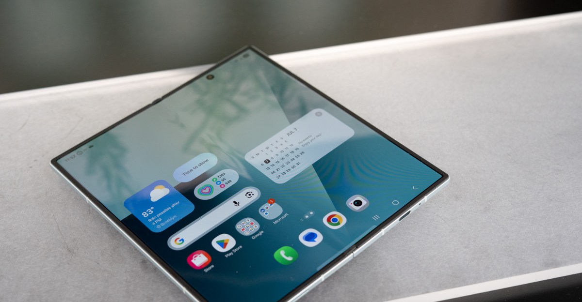 Samsung представила новую технологию складных дисплеев для повышения прочности и гибкости